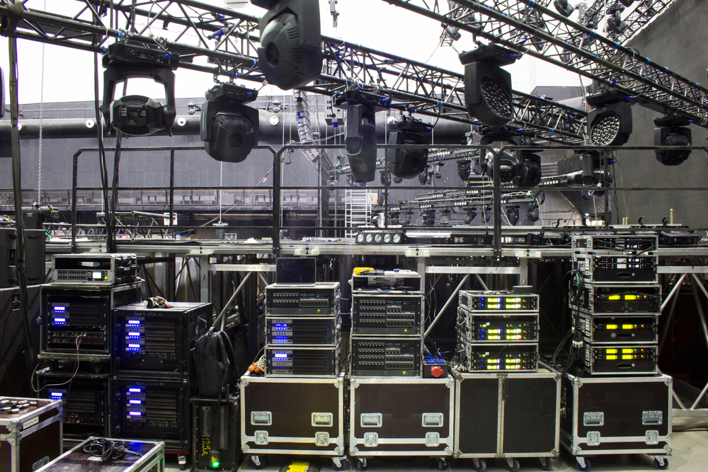 Installation,Of,Professional,Sound,,Light,And,Stage,Equipment,For,A